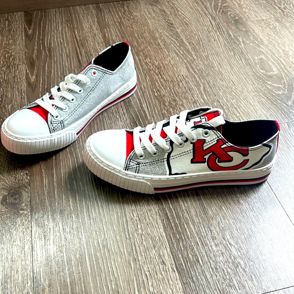 brand new never worn NFL team sneaker chiefs women’s size 7